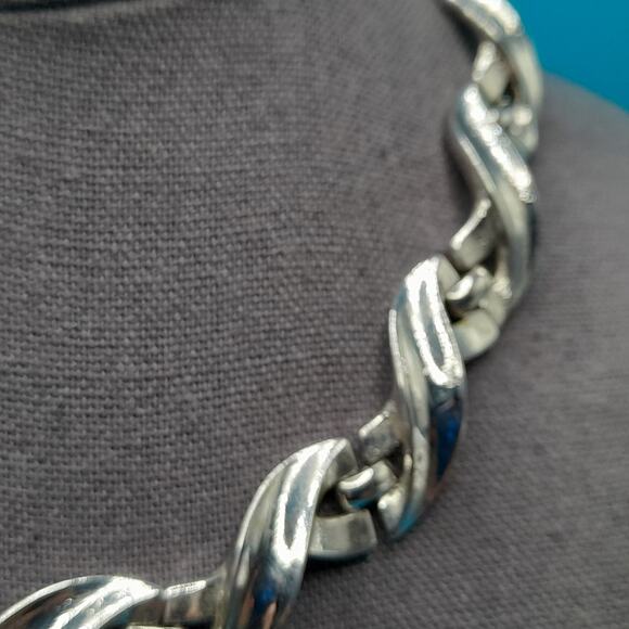 Vintage Trifari Choker Necklace, Silver Rhodium Plated, 1960s Jewelry - Picture 5 of 11